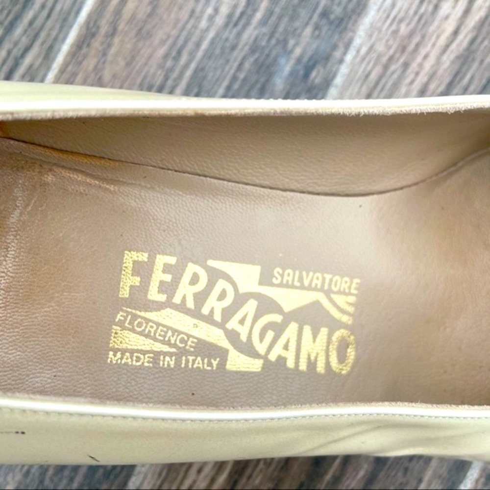 Salvatore Ferragamo Vintage Ivory Leather Pumps – Classic Elegance - Picture 9 of 12